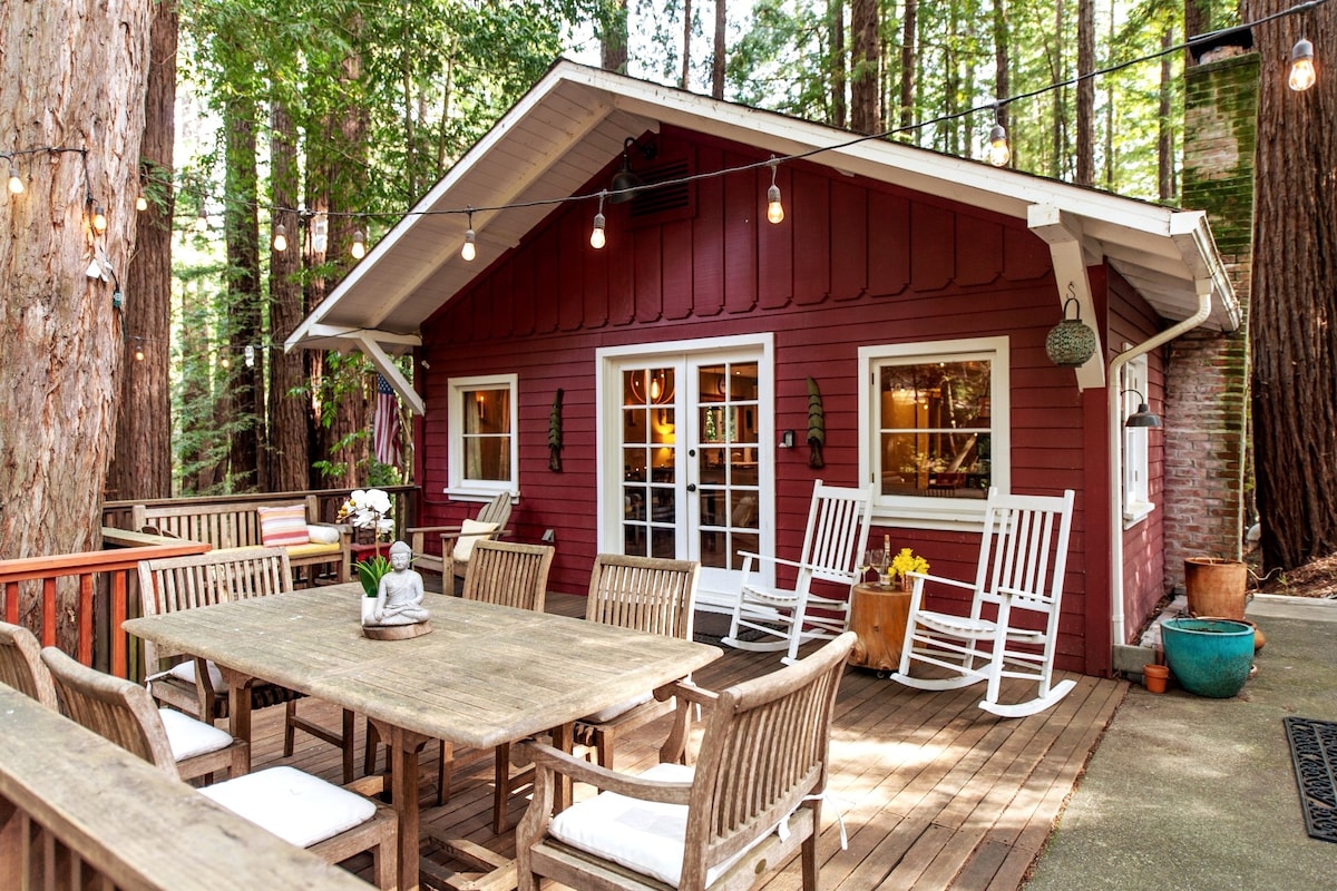 Litttle Red HouseCute&Cozy Cabin!HotTub/Golf/DogOK