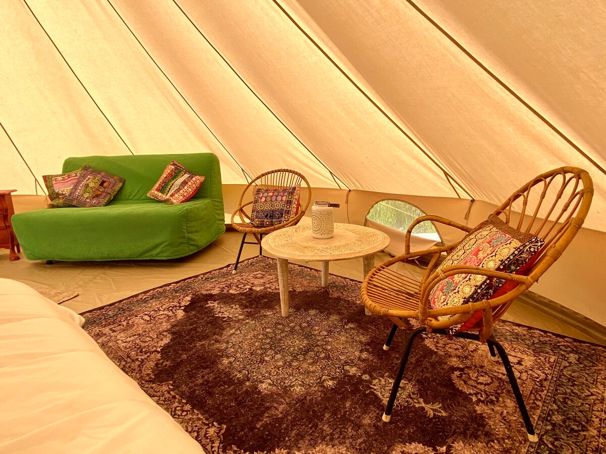 宽敞的五彩缤纷的Ibiza风格帐篷