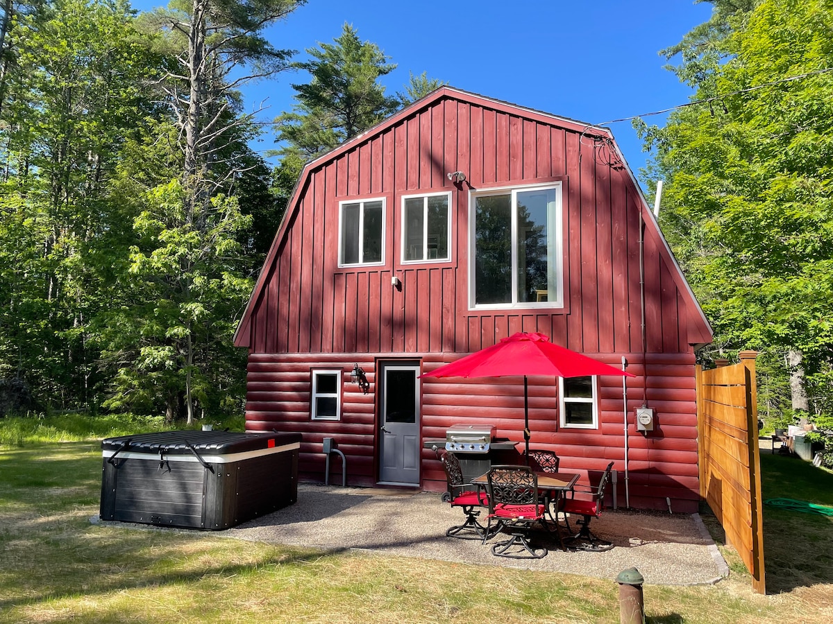 Cute Midcoast Cottage w Hot Tub