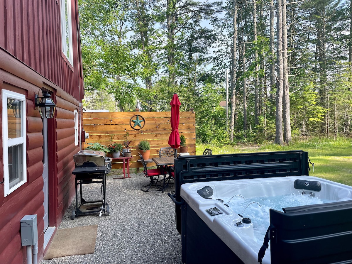 Cute Midcoast Cottage w Hot Tub