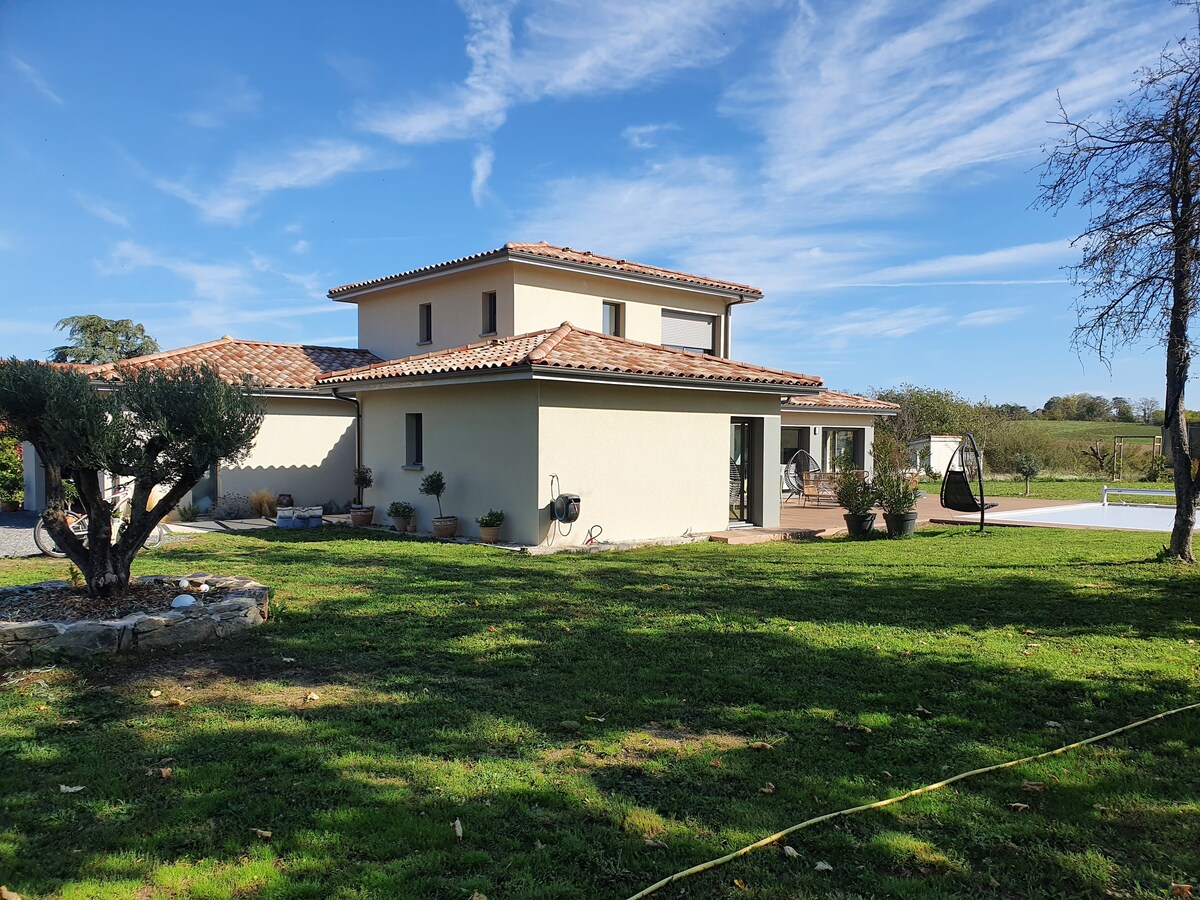 Villa avec piscine à la campagne