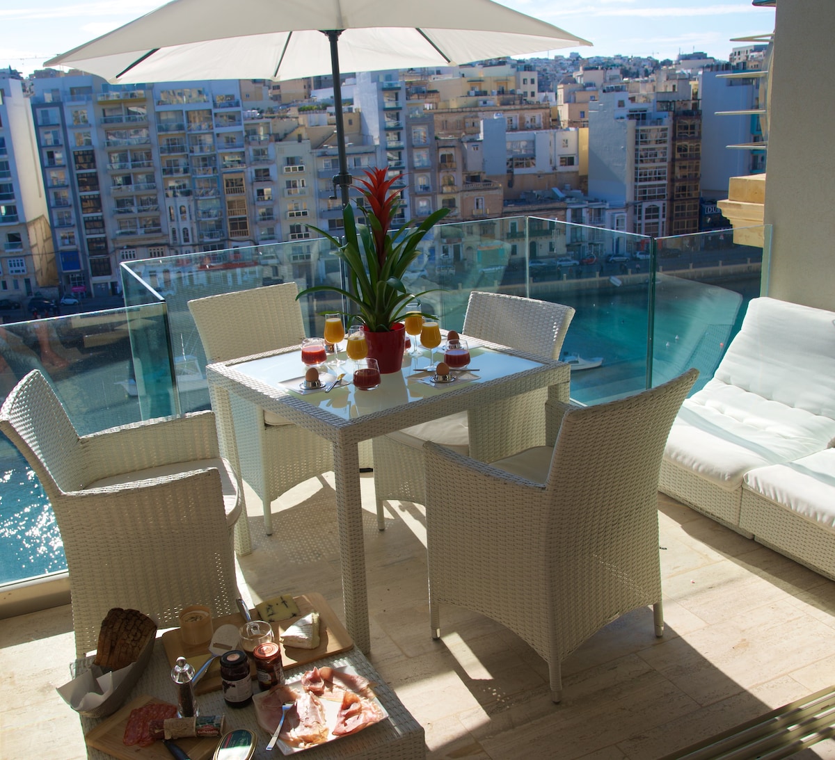 St Julian's seafront Apartment