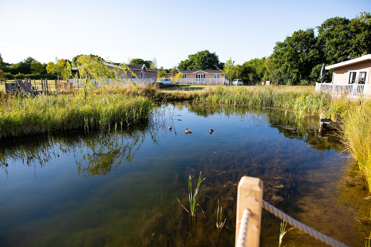 Aspen Lodge - Luxury Lodge at Mercia Marina