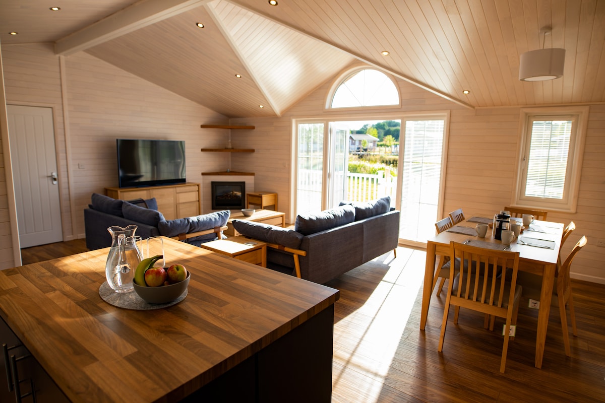 Aspen Lodge - Luxury Lodge at Mercia Marina