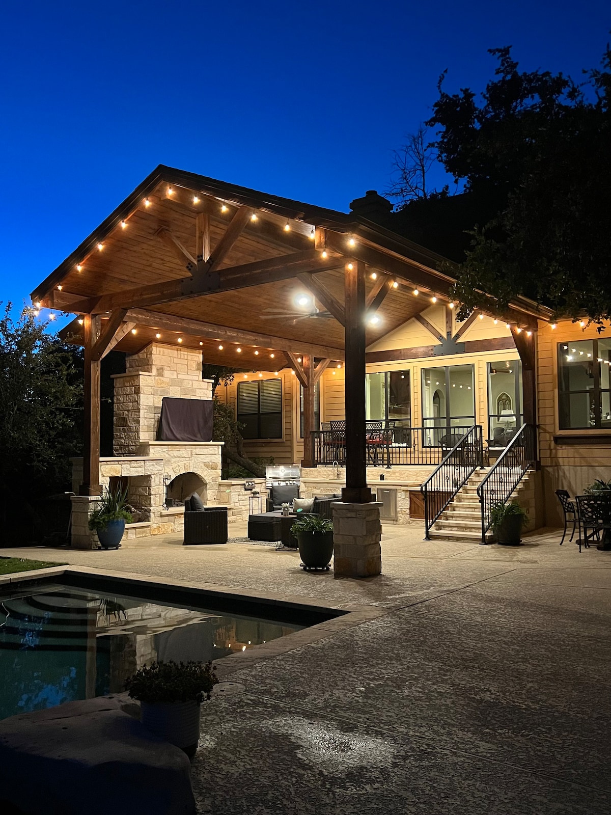 Hill Country Luxury 5BR w/ Pool