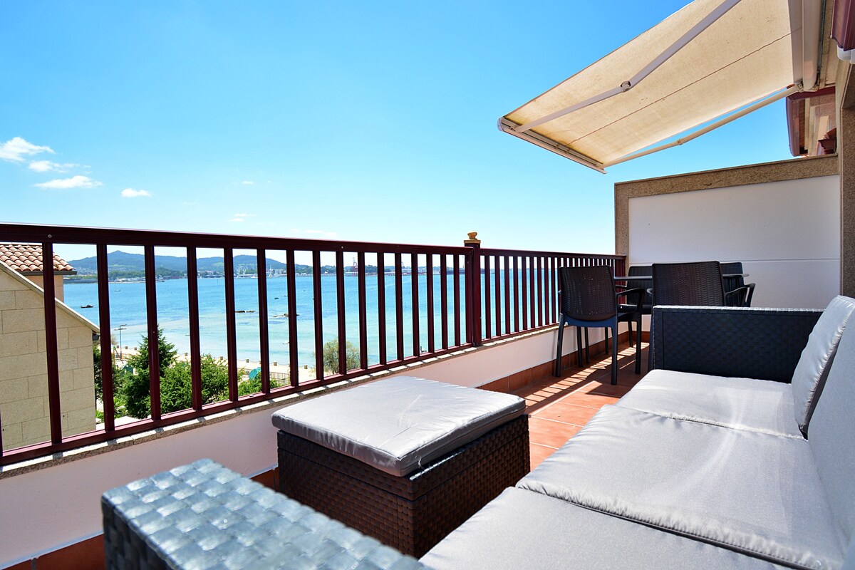 维拉加西亚岛设有露台和海景顶层公寓楼