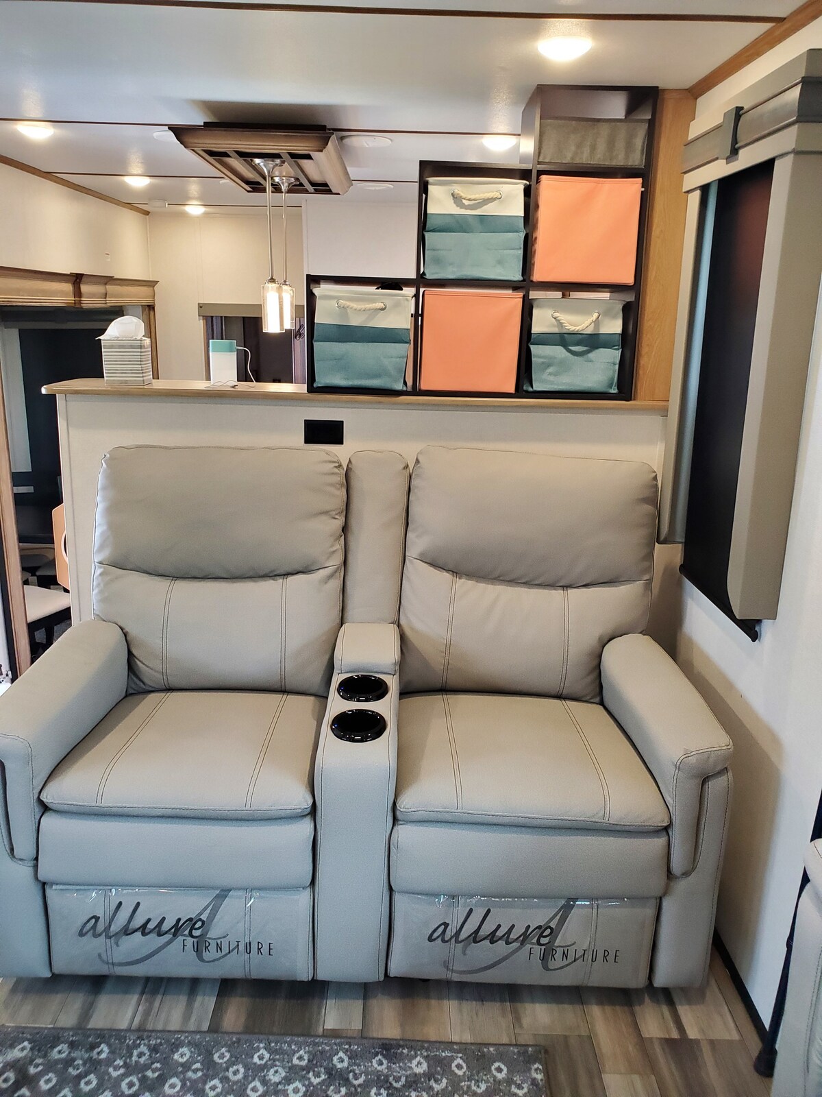 Luxurious new 5th Wheel (Site Rent Incl)