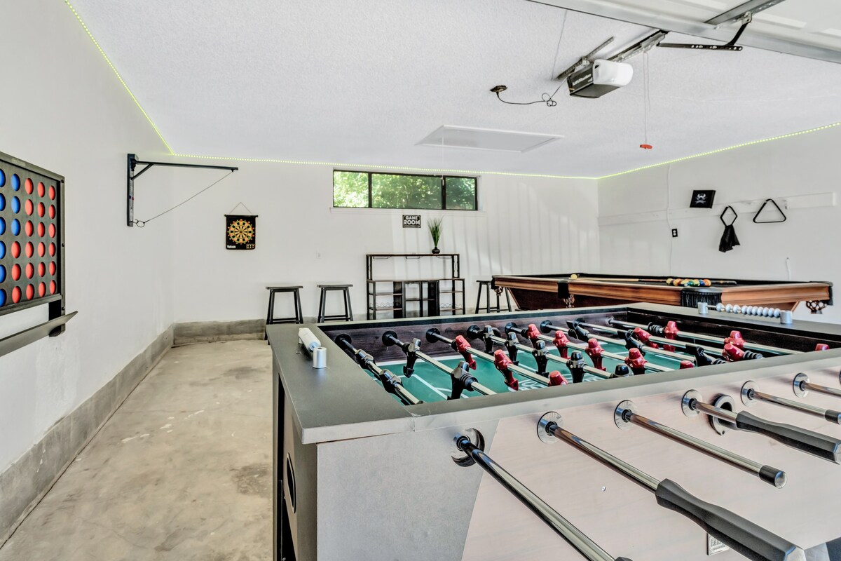 Spacious 1 Story Home: Game Room, Grill, Patio