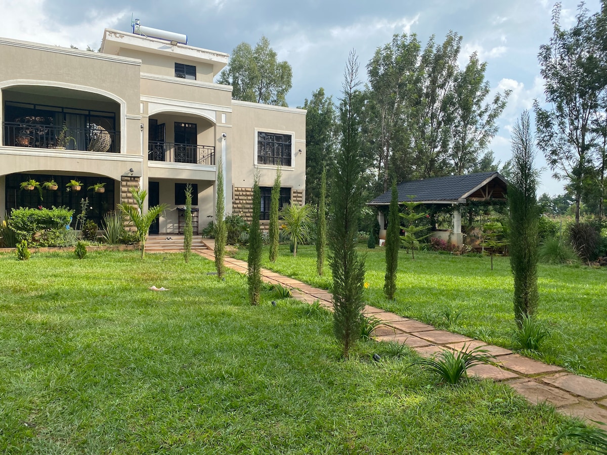 Homabay 4 Bdrm Mansion