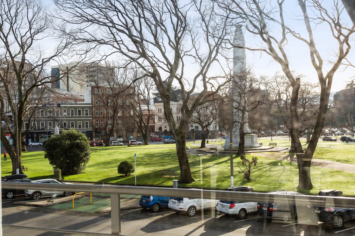 First floor - Queens gardens