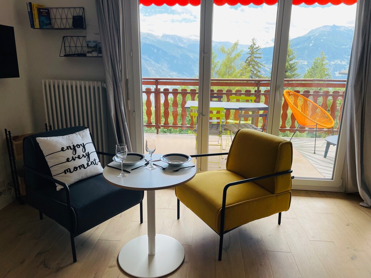 Joli studio avec terrasse et vue à Crans-Montana