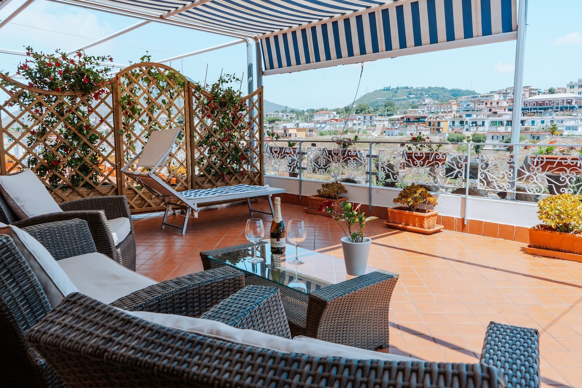 La Terrazza dei Flavi, Elegante Attico a Pozzuoli