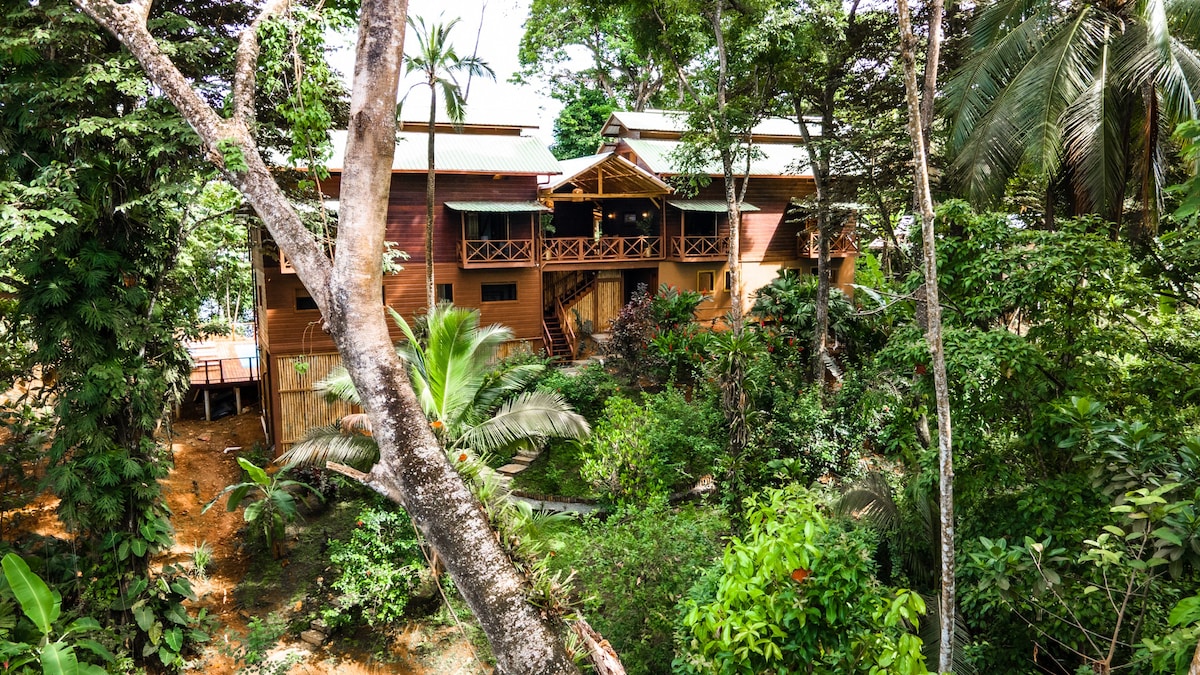 Toucan Serenity - Eco-Friendly Retreat with Pool