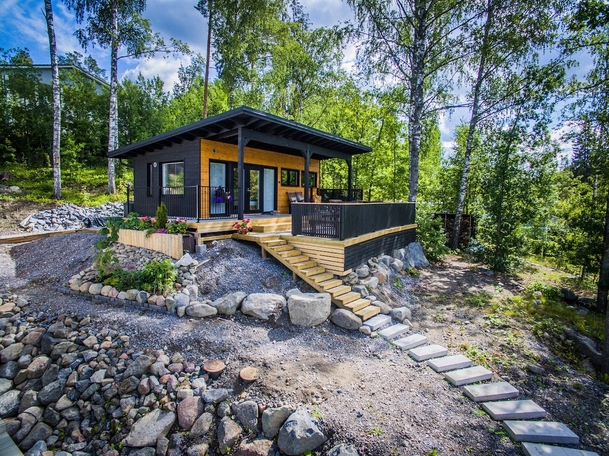 Private cabin w/ sauna, patio, bikes, free parking