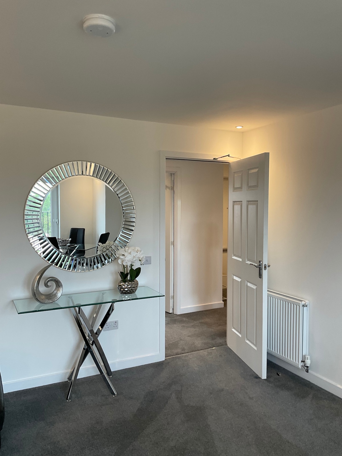 Beautiful 2 bed Apartment with free onsite parking