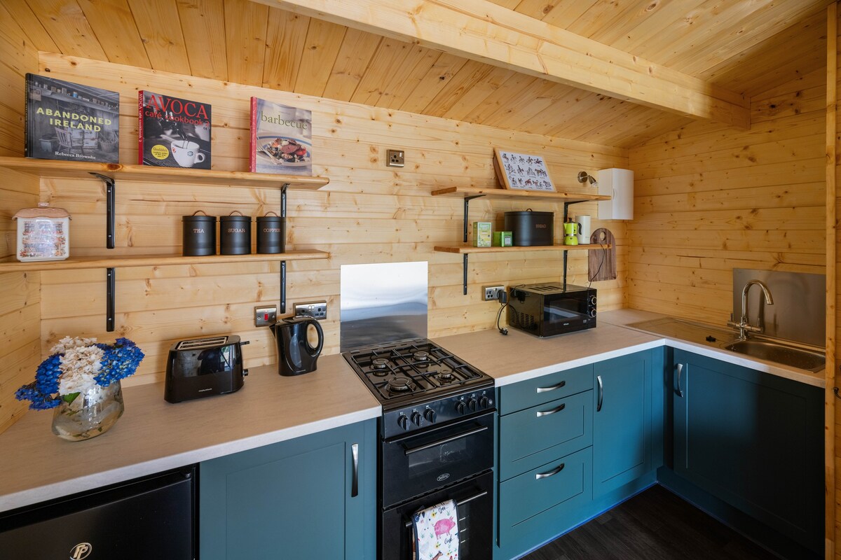 The Stable@CasaClarig - West Cork Cabin with Sauna