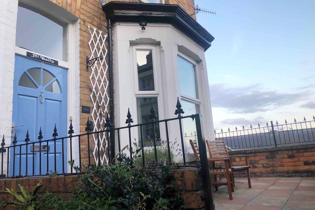 Kitson House (Sea Views) 2 min walk to harbour