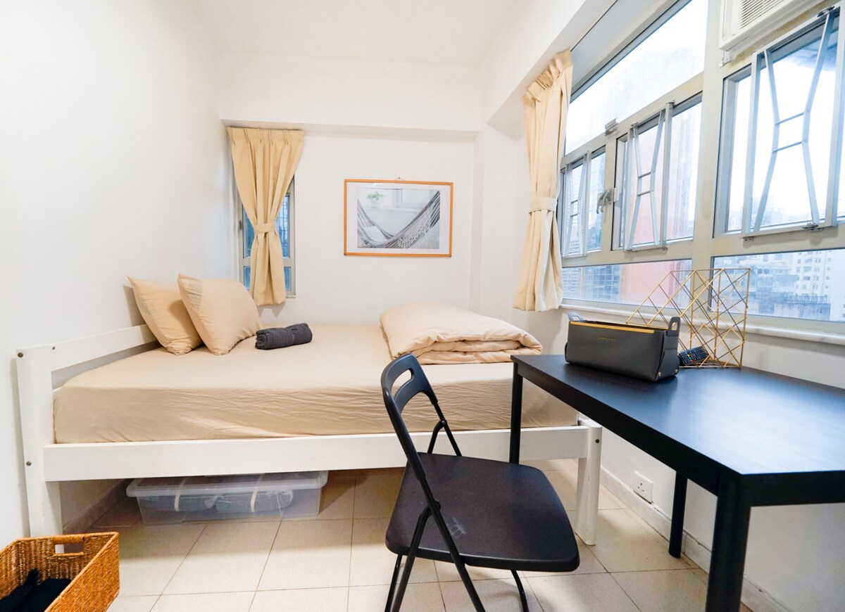 On Sale! Wanchai 3BR Comfy Apt! Big group!