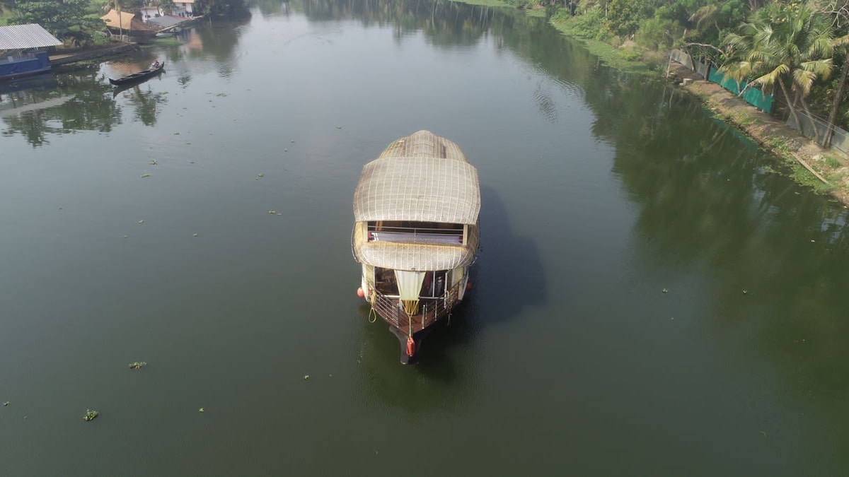 Premium Upper Deck Houseboat at Alleppey