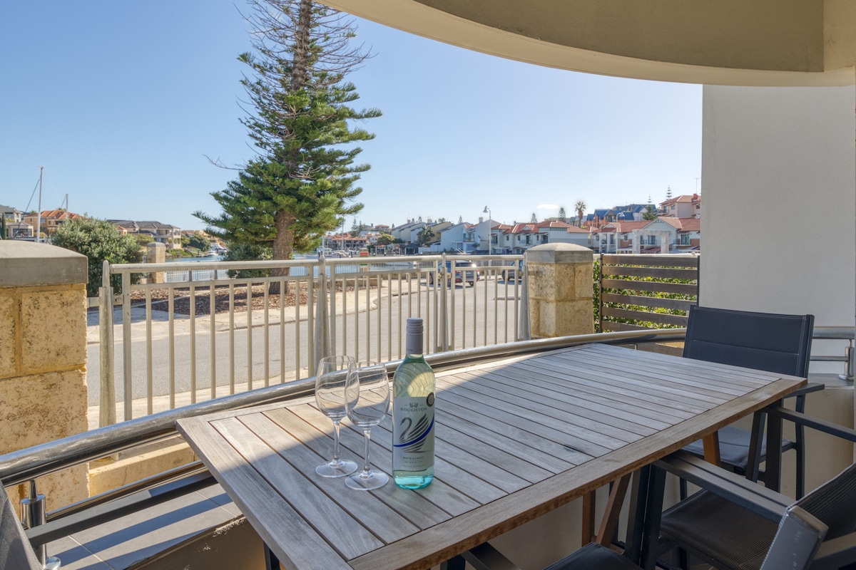 Boardwalk Bliss—Explore the Lively Mindarie Marina