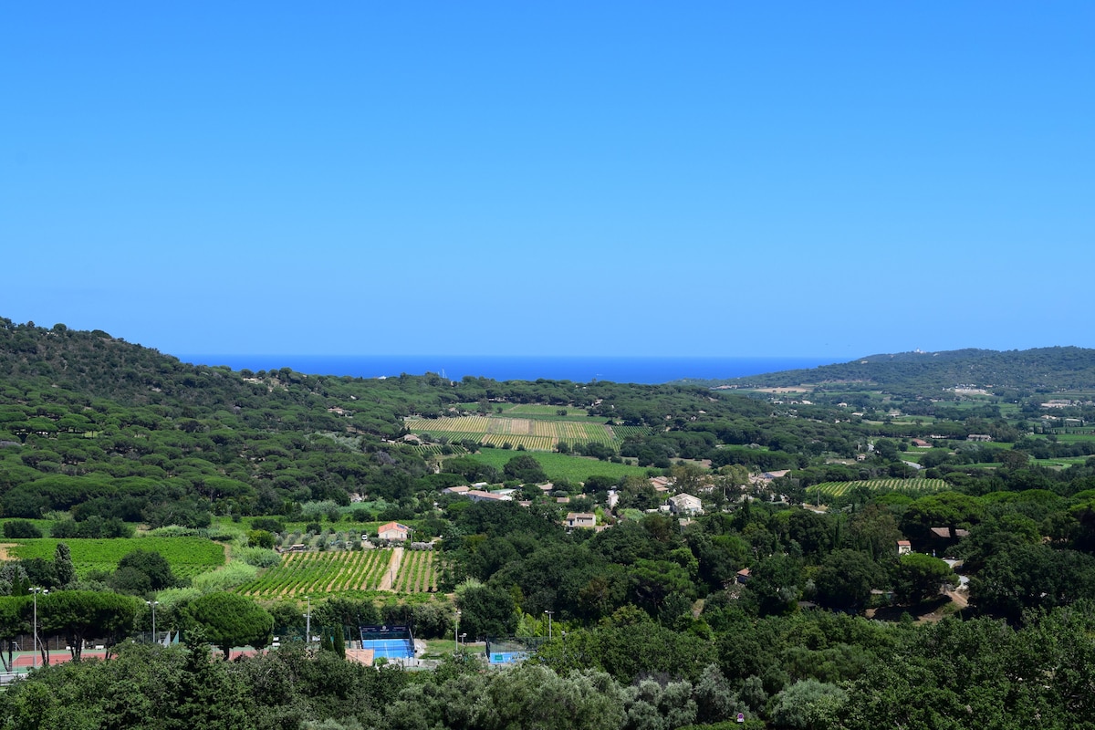 Sea view at the heart of the village