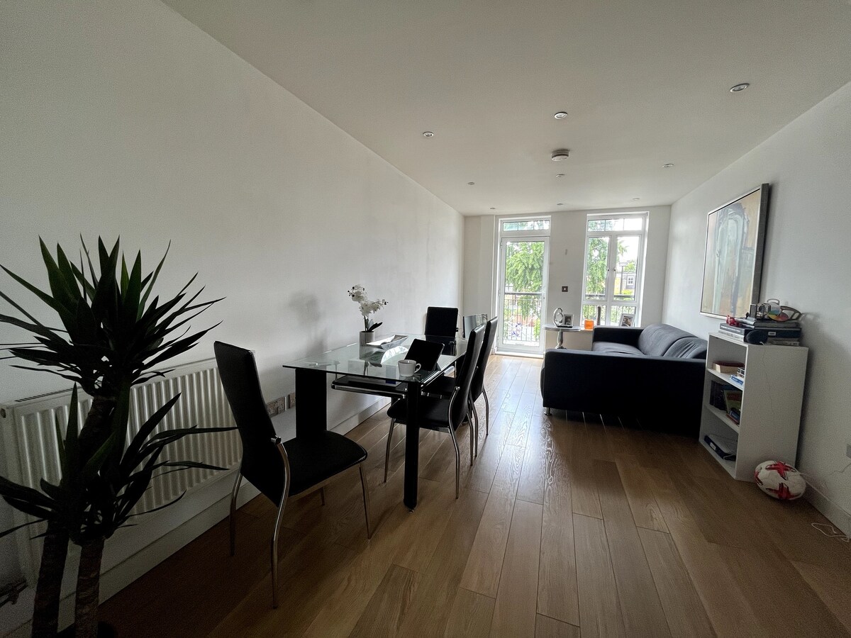 Bright and Spacious 2 bed flat