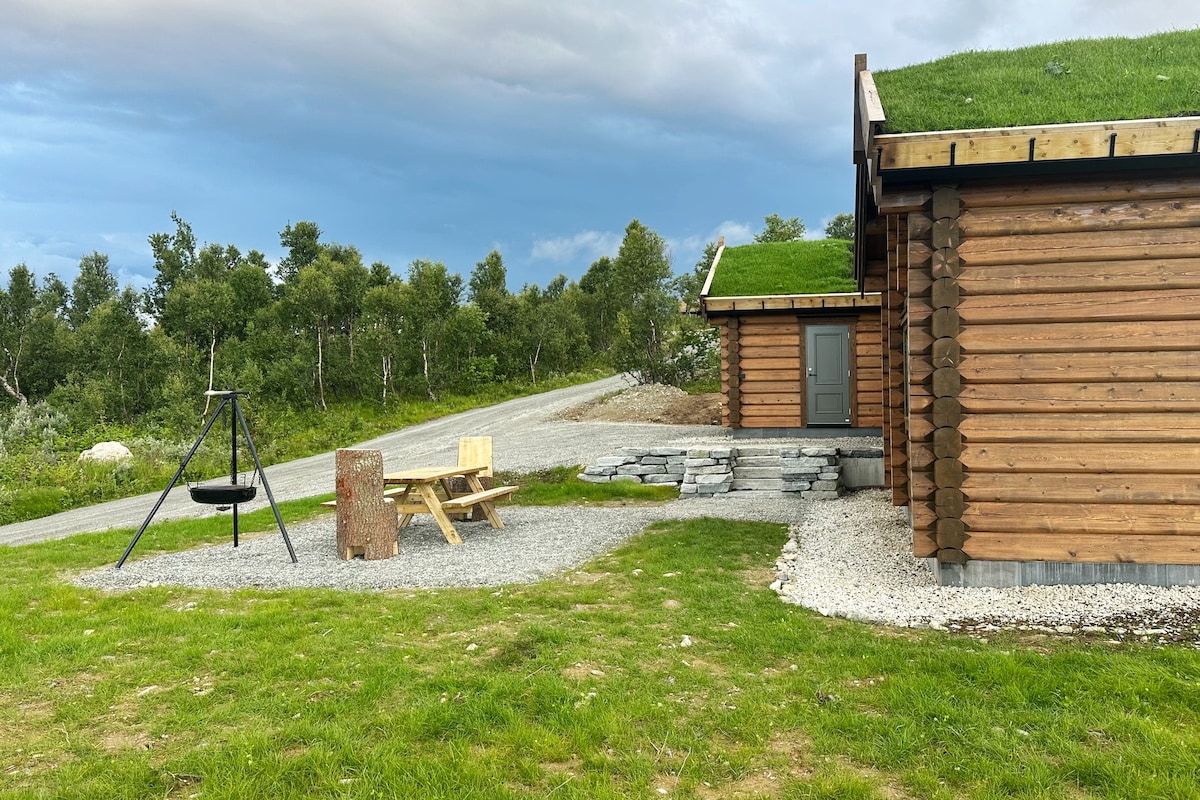 OppBu Lodge- Nydelig laftet hytte på Nerskogen .