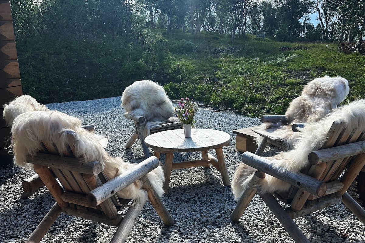 OppBu Lodge- Nydelig laftet hytte på Nerskogen .