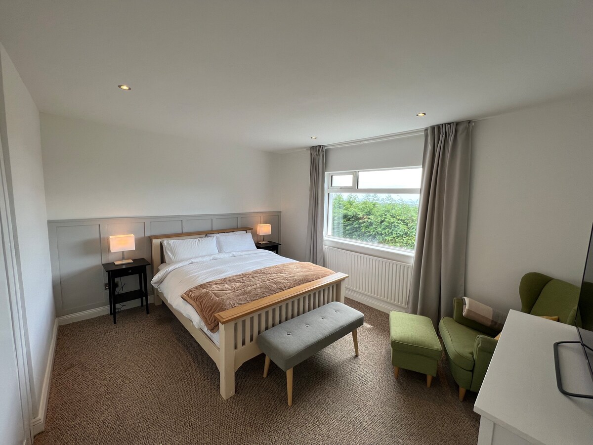 Super King Room in Wicklow Countryside