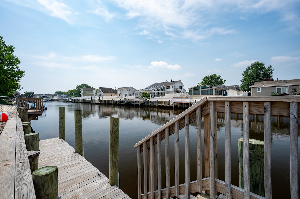 Adorable renovated bayfront home