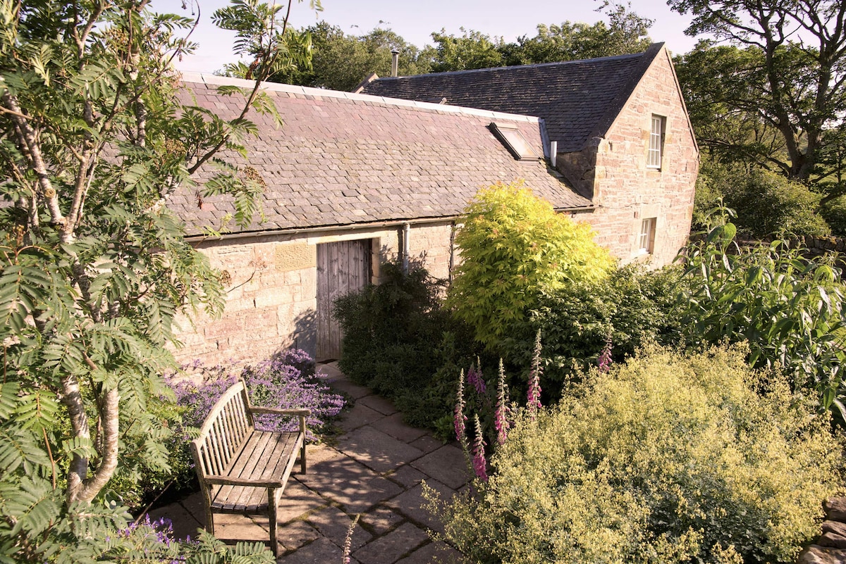 Byre - Family cottage in hills near Edinburgh