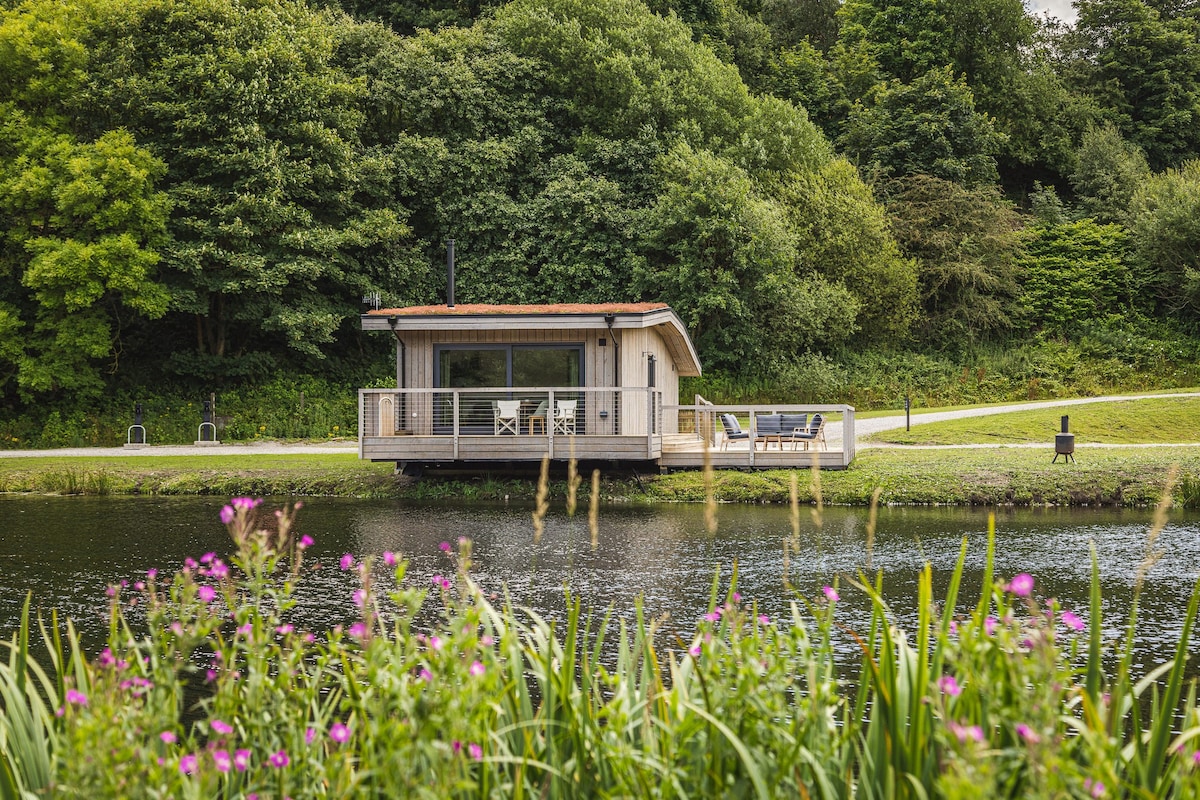 Lakefront cabin with boat and countryside