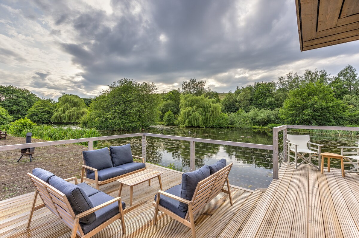 Lakefront cabin with boat and countryside