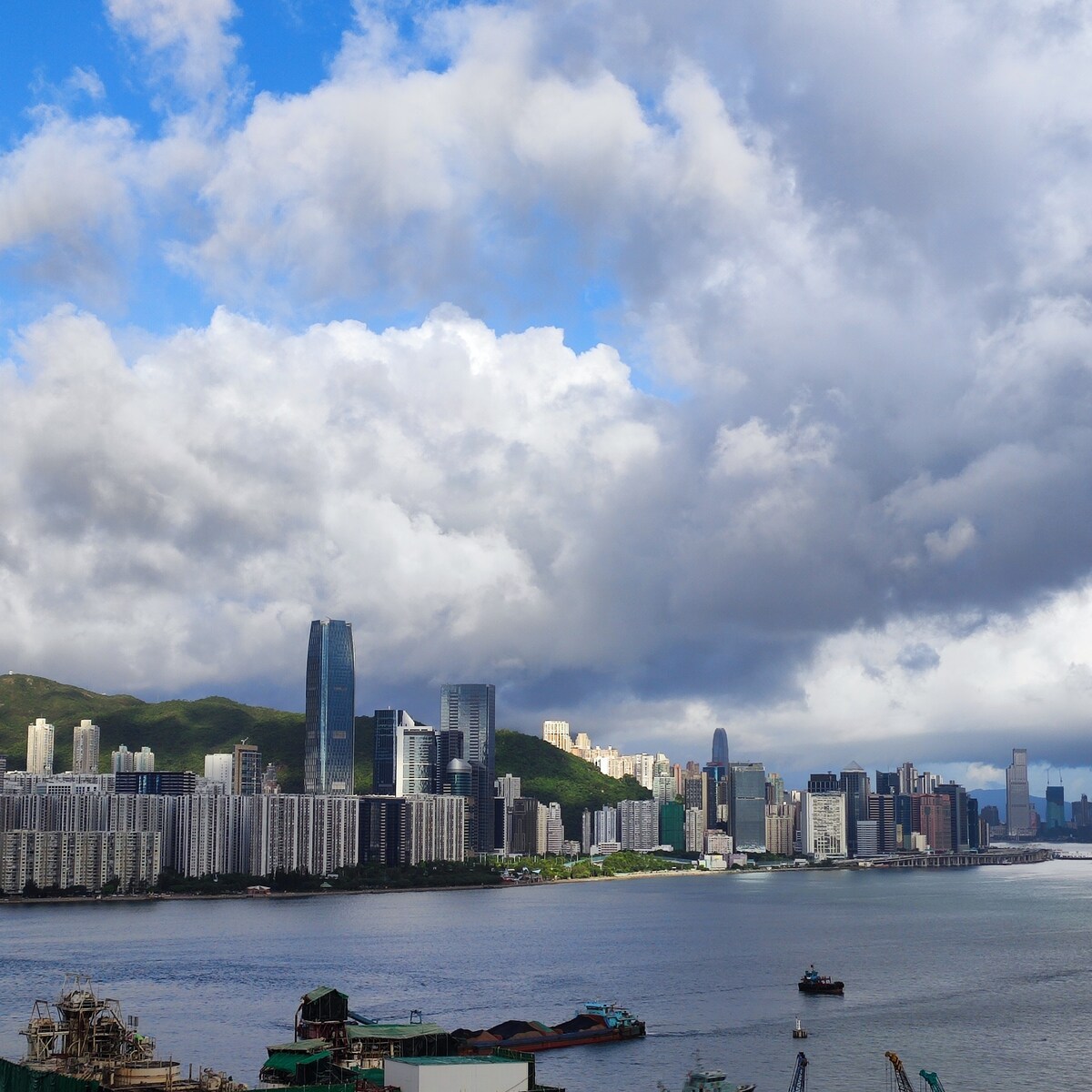 维多利亚港和鲤鱼门夕阳美景