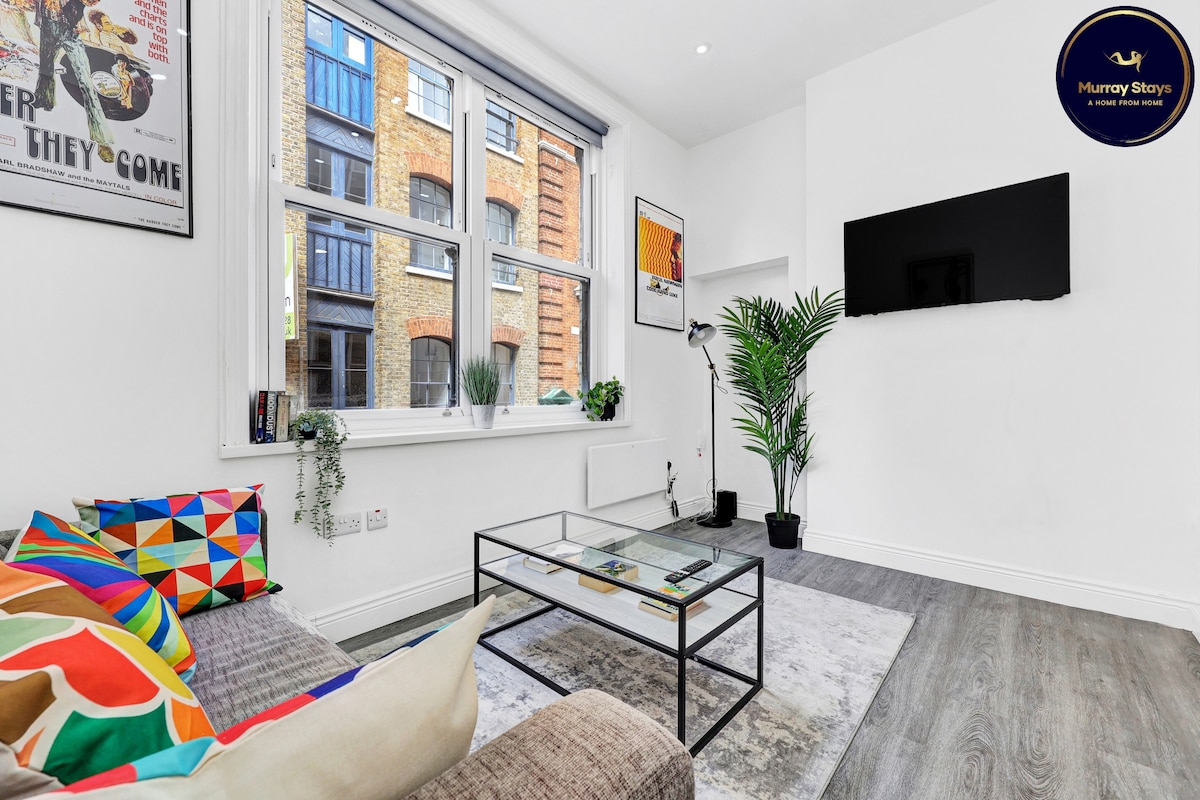 Stylish 2 bed 2 bath Hoxton Townhouse!