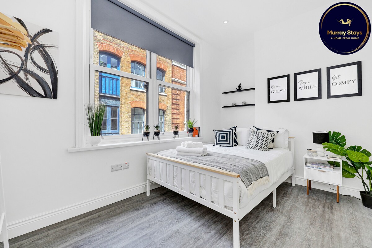 Stylish 2 bed 2 bath Hoxton Townhouse!