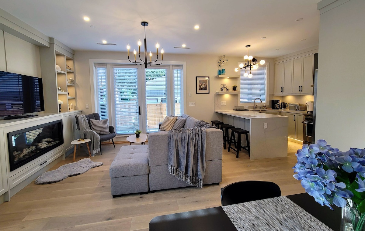 Luxury 3 BR/4 Bath New House in Kitsilano