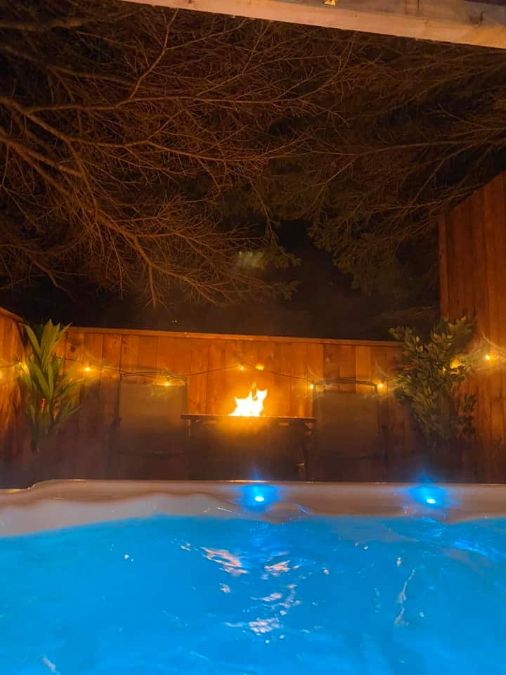 Jean’s Place, A Hot tub Oasis!