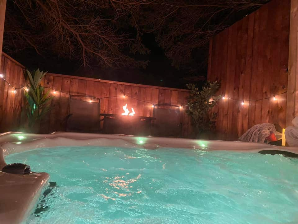 Jean’s Place, A Hot tub Oasis!