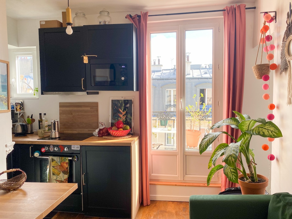 Lovely apartment with balcony near Montmartre