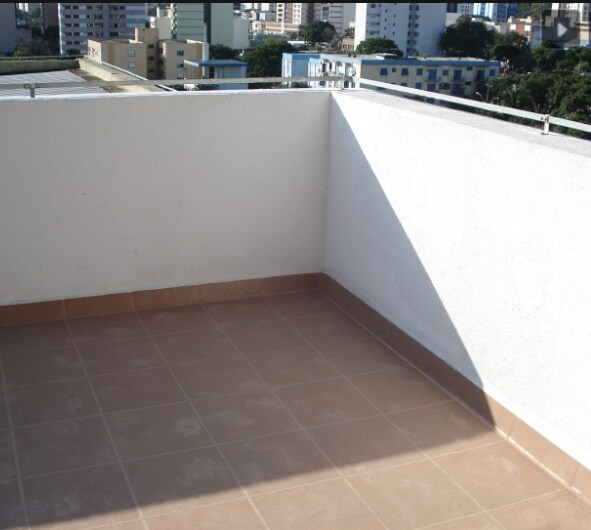 Casa c/ garagem e quarto privado