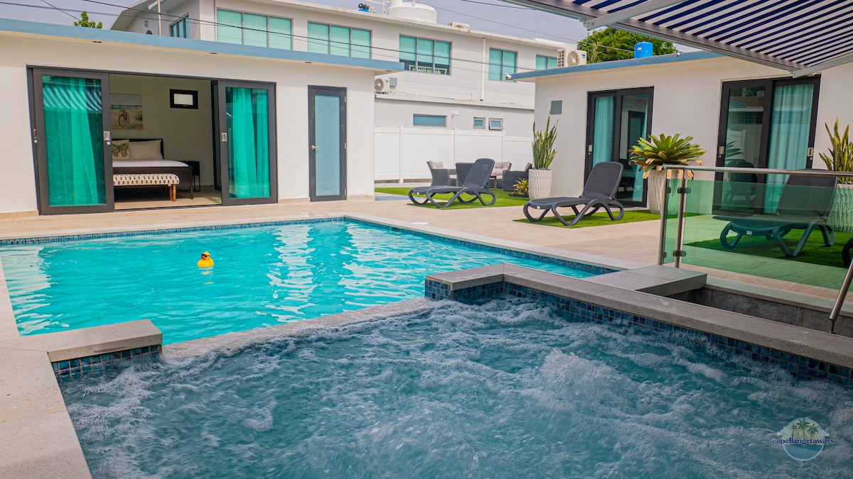 Tropical Oasis: 4BR House, Pool, Jacuzzi, Pool Bar