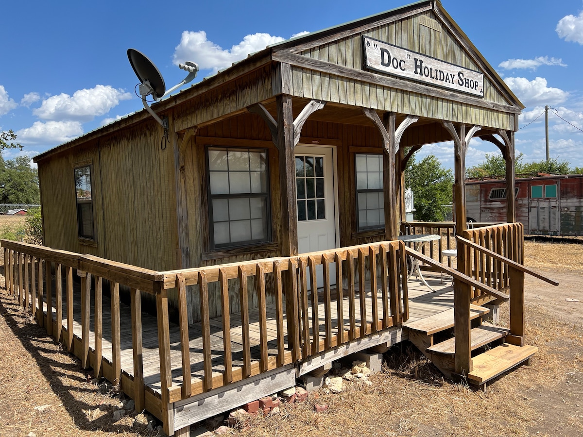 Hico Village- Doc Holiday cabin .5 mil to town
