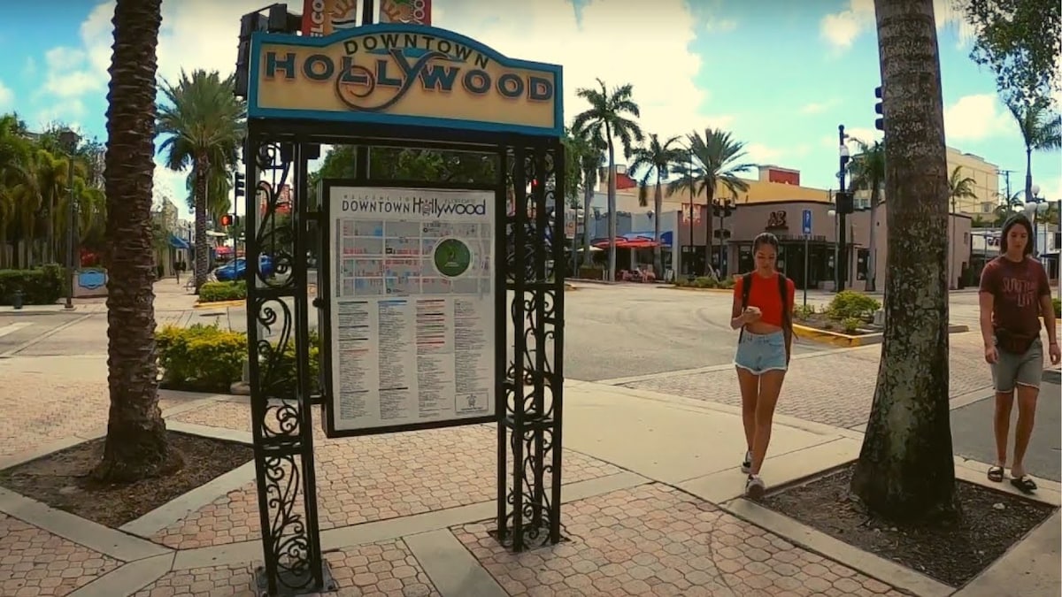 Downtown Hollywood: Guitar and Beach!