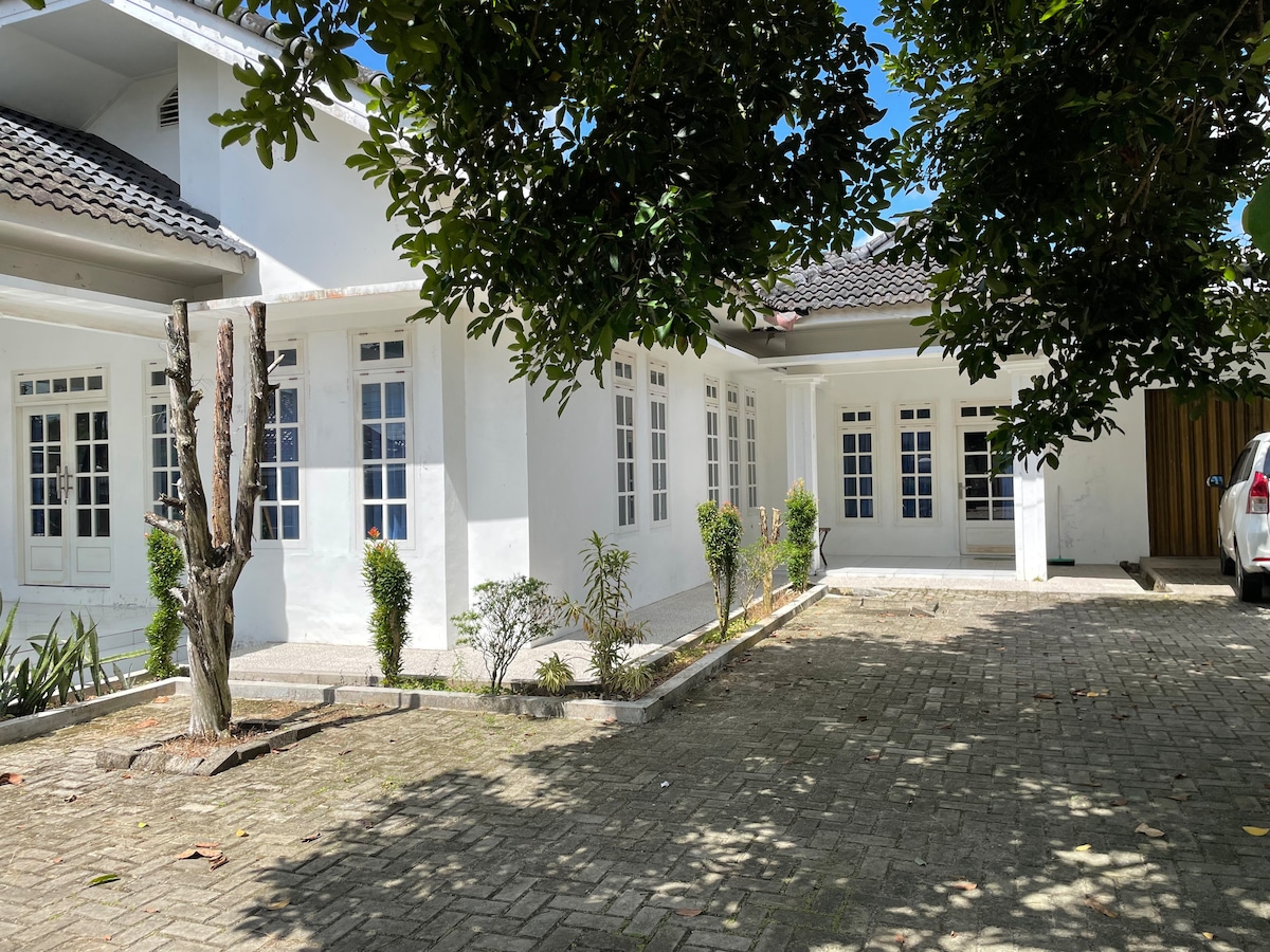 Rumah Putih Kartini 2BR