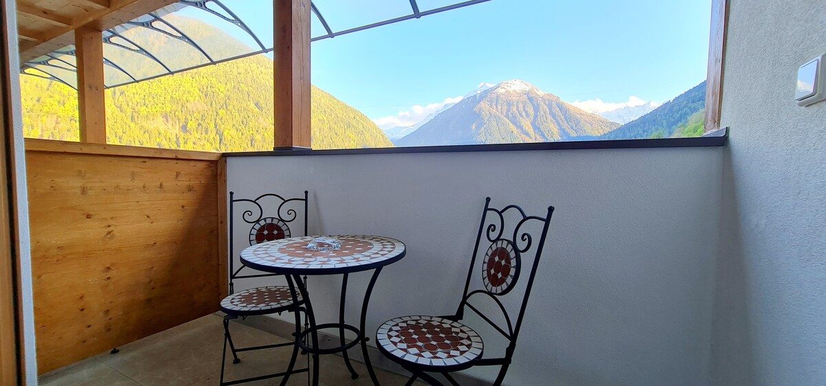 Quadruple room with breakfast-Hotel Traube-Stelvio