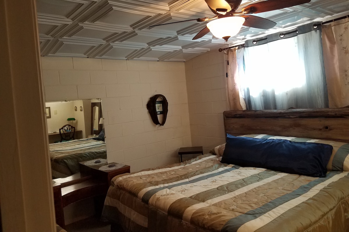 Americana Room (king bed)