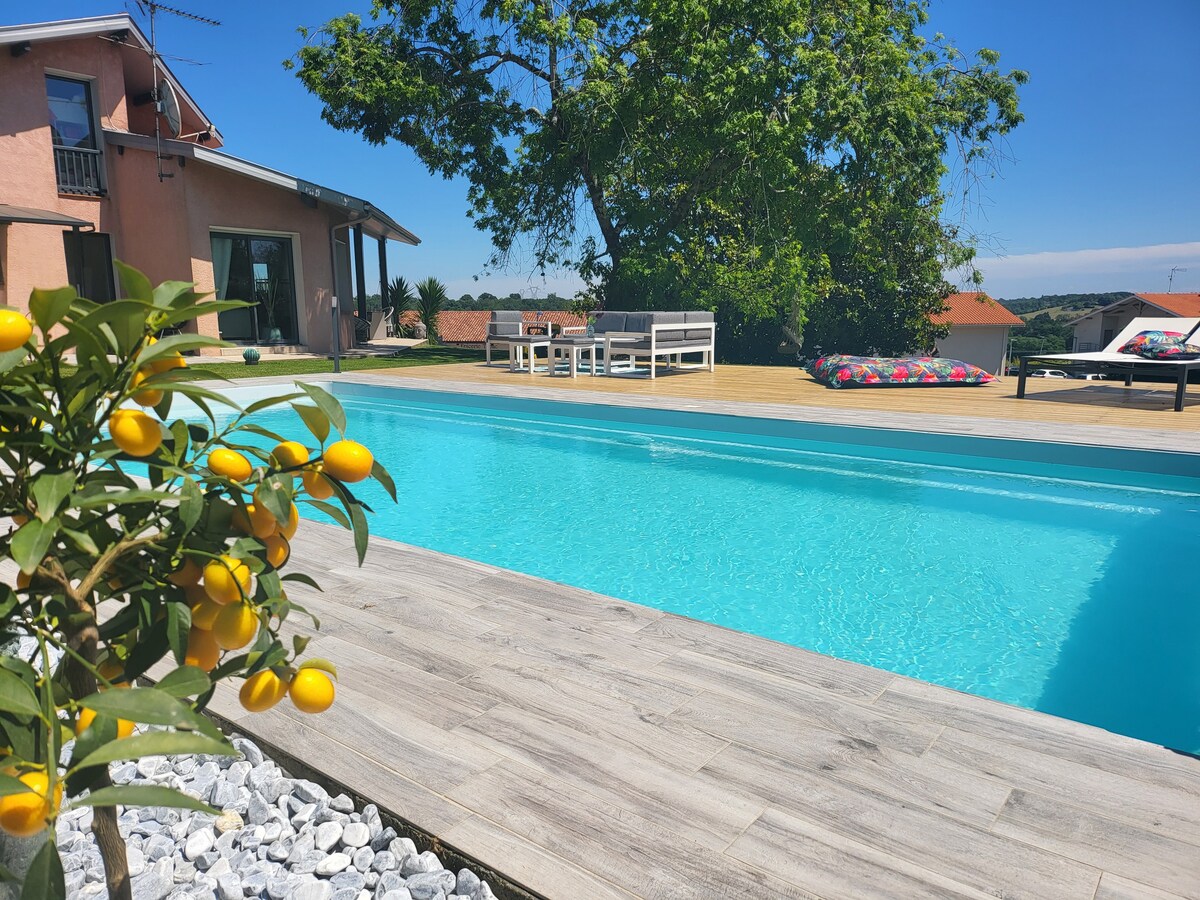 Maison Familiale Piscine/ Jacuzzi Jardin