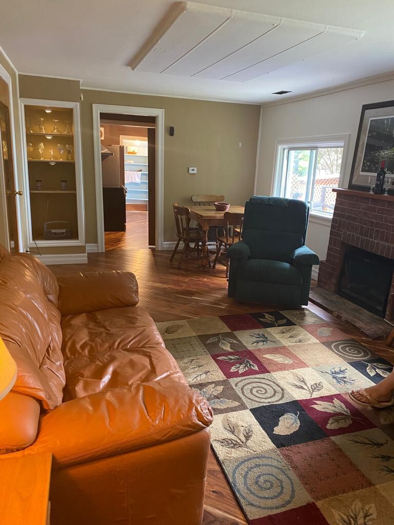 Cottage by the sea w Mtn & Bay views-pet friendly!
