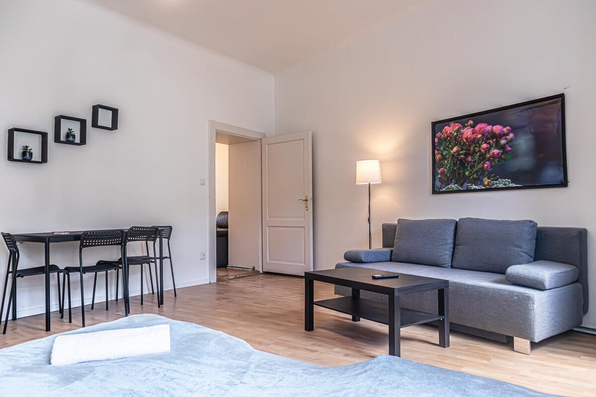 Comfy 2BR Apt. w/ washer, kitchen U6 Am Schöpfwerk